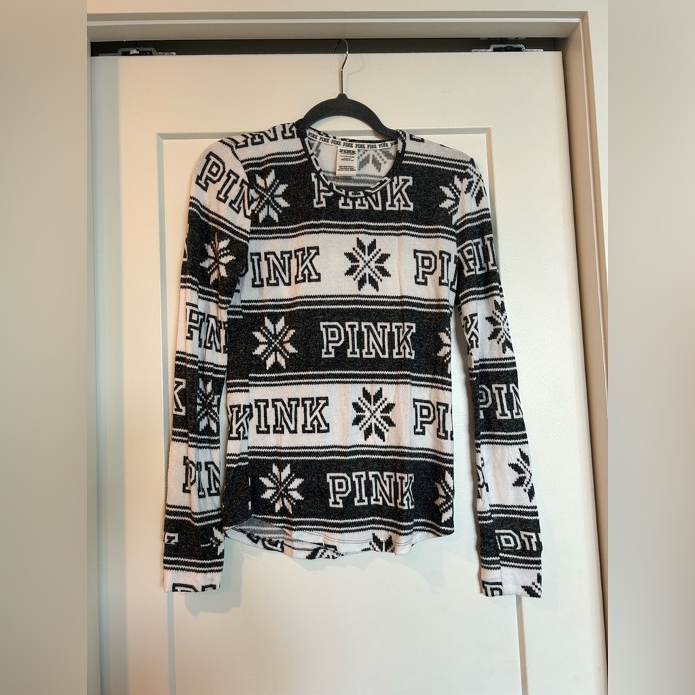 PINK Victoria's Secret Black and White Snowflake Sleep Shirt